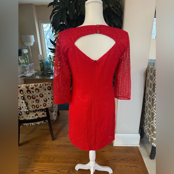❤️NWOT Trina Turk Holiday Red Keyhole Back Textured 3/4 Sleeve Cocktail Dress 4 - Picture 5 of 10